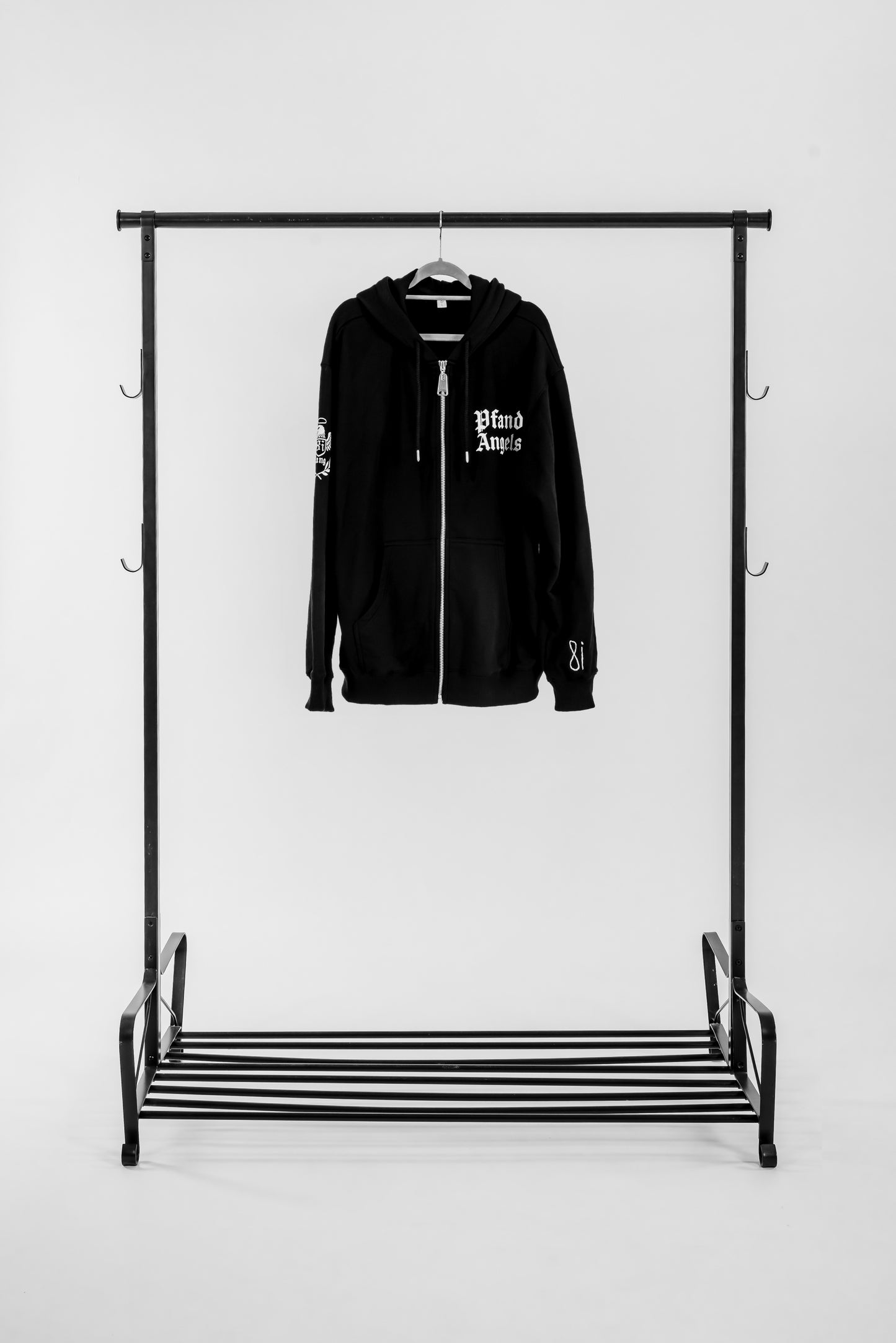 𝐏𝐟𝐚𝐧𝐝 𝐀𝐧𝐠𝐞𝐥𝐬 𝐀𝐝𝐥𝐞𝐫 𝐙𝐢𝐩-𝐇𝐨𝐨𝐝𝐢𝐞 – „𝟖𝐢𝐆𝐚𝐧𝐠“ 𝐀𝐫𝐭𝐰𝐨𝐫𝐤 (𝟐𝟎𝟐𝟓) 🦅