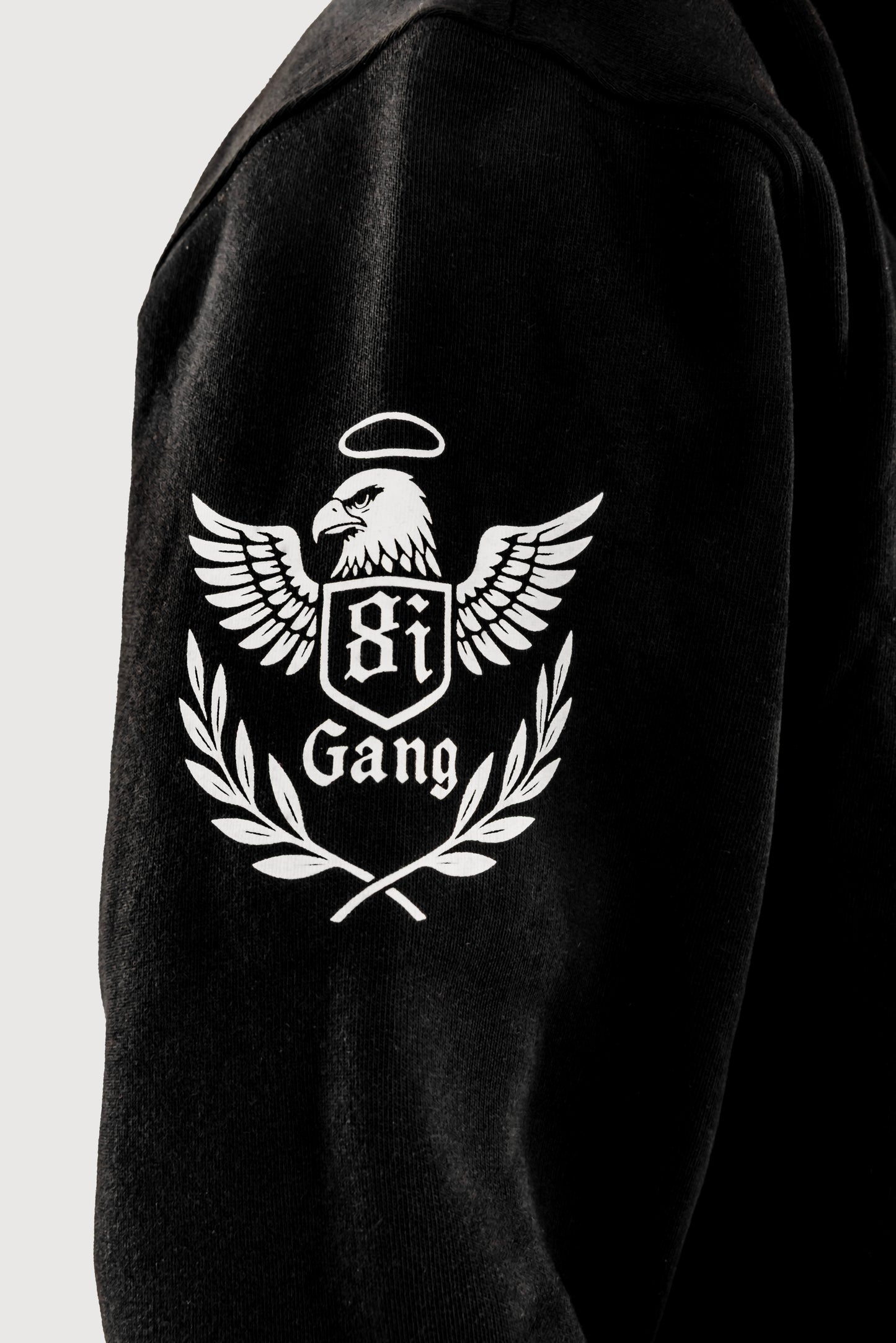 𝐏𝐟𝐚𝐧𝐝 𝐀𝐧𝐠𝐞𝐥𝐬 𝐀𝐝𝐥𝐞𝐫 𝐙𝐢𝐩-𝐇𝐨𝐨𝐝𝐢𝐞 – „𝟖𝐢𝐆𝐚𝐧𝐠“ 𝐀𝐫𝐭𝐰𝐨𝐫𝐤 (𝟐𝟎𝟐𝟓) 🦅