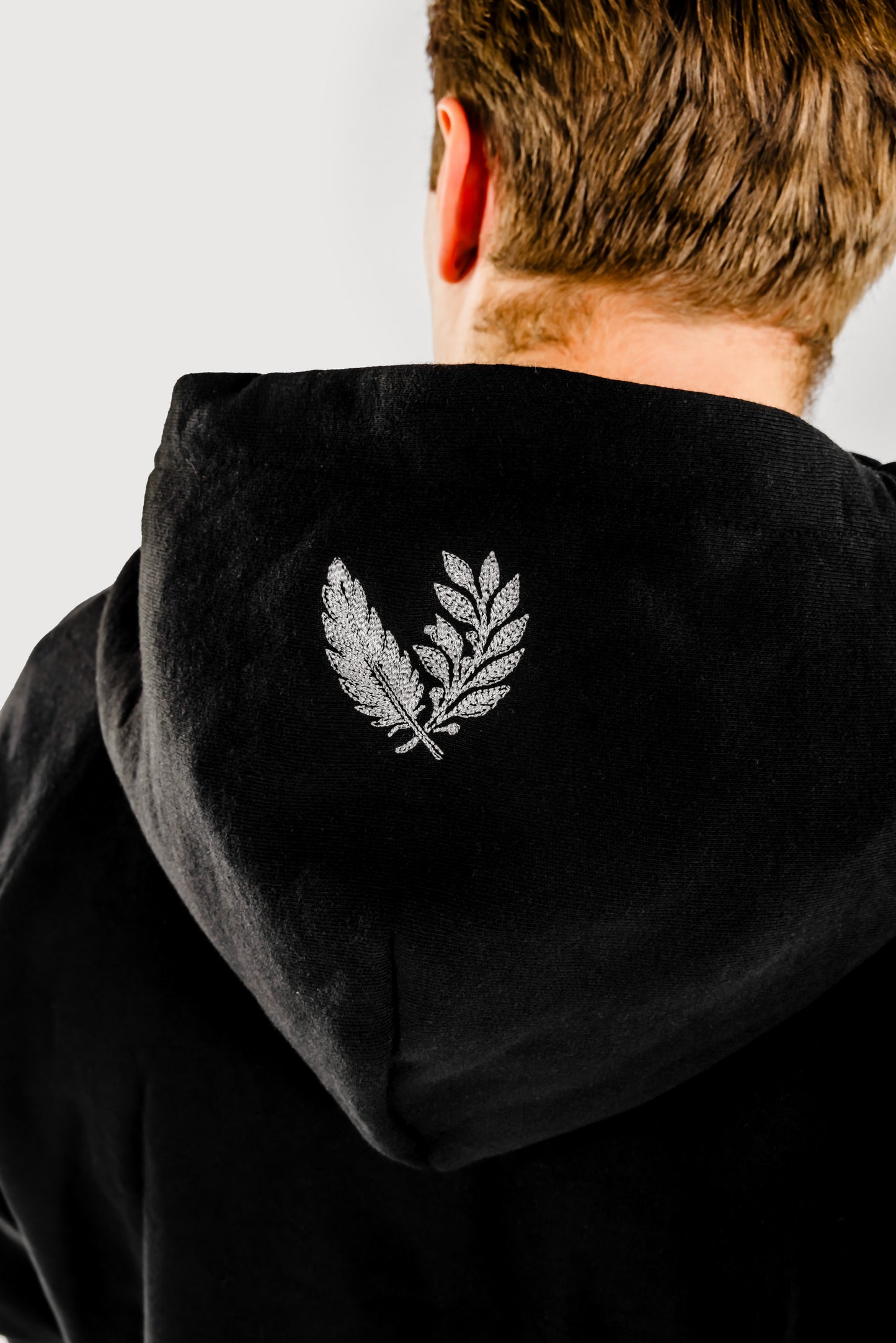 𝐏𝐟𝐚𝐧𝐝 𝐀𝐧𝐠𝐞𝐥𝐬 𝐀𝐝𝐥𝐞𝐫 𝐙𝐢𝐩-𝐇𝐨𝐨𝐝𝐢𝐞 – „𝟖𝐢𝐆𝐚𝐧𝐠“ 𝐀𝐫𝐭𝐰𝐨𝐫𝐤 (𝟐𝟎𝟐𝟓) 🦅