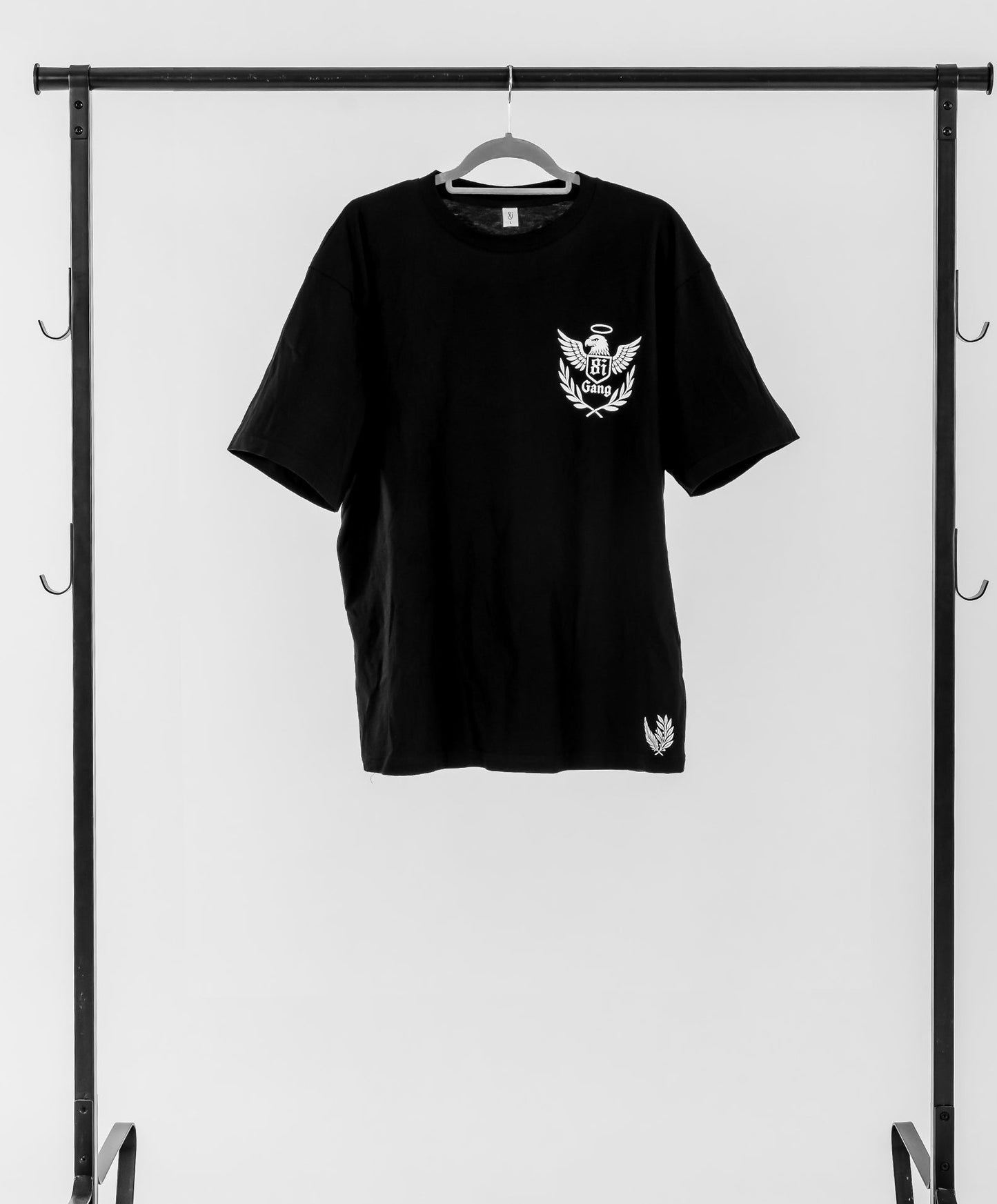 𝐏𝐟𝐚𝐧𝐝 𝐀𝐧𝐠𝐞𝐥𝐬 𝐀𝐝𝐥𝐞𝐫 𝐓𝐞𝐞 – „𝟖𝐢𝐆𝐚𝐧𝐠“ 𝐀𝐫𝐭𝐰𝐨𝐫𝐤 (𝟐𝟎𝟐𝟓) 🦅