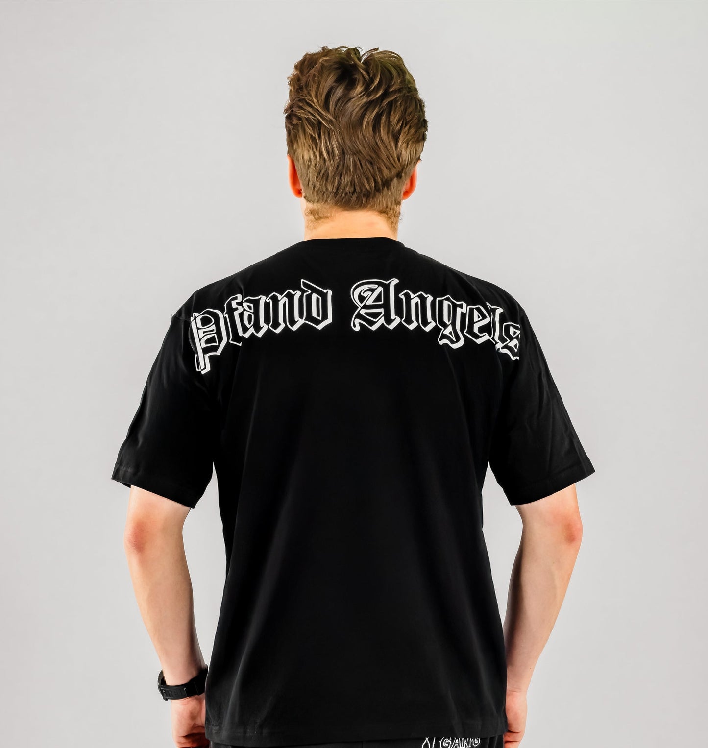 𝐏𝐟𝐚𝐧𝐝 𝐀𝐧𝐠𝐞𝐥𝐬 𝐀𝐝𝐥𝐞𝐫 𝐓𝐞𝐞 – „𝟖𝐢𝐆𝐚𝐧𝐠“ 𝐀𝐫𝐭𝐰𝐨𝐫𝐤 (𝟐𝟎𝟐𝟓) 🦅