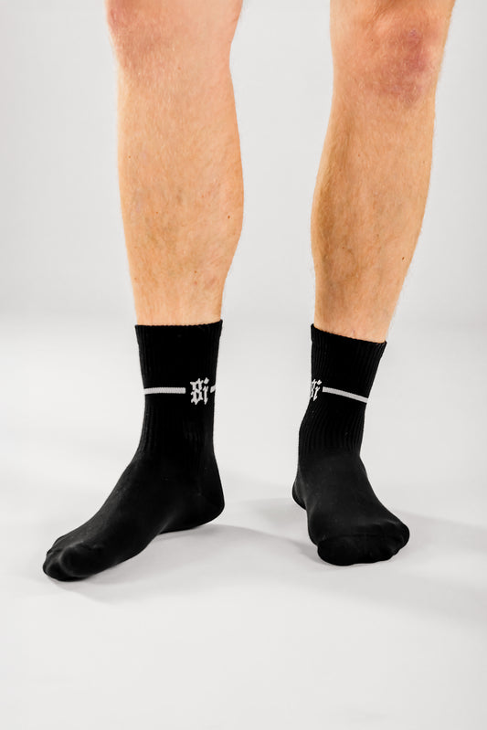 𝐏𝐟𝐚𝐧𝐝 𝐀𝐧𝐠𝐞𝐥𝐬 𝐀𝐝𝐥𝐞𝐫 𝐒𝐨𝐜𝐤𝐞𝐧 𝐒𝐜𝐡𝐰𝐚𝐫𝐳 – „𝟖𝐢𝐆𝐚𝐧𝐠“ 𝐀𝐫𝐭𝐰𝐨𝐫𝐤 (𝟐𝟎𝟐𝟓) 🦅⚫