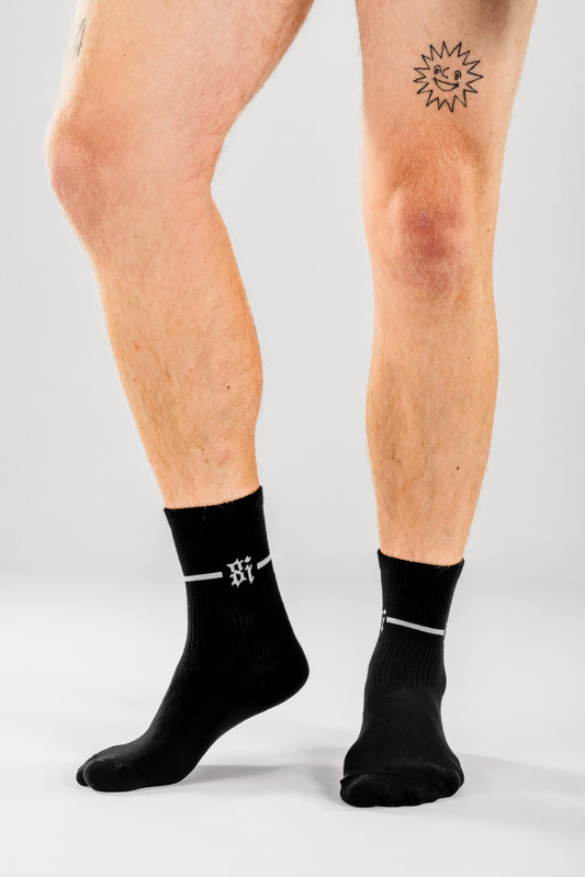 𝐏𝐟𝐚𝐧𝐝 𝐀𝐧𝐠𝐞𝐥𝐬 𝐀𝐝𝐥𝐞𝐫 𝐒𝐨𝐜𝐤𝐞𝐧 𝐒𝐜𝐡𝐰𝐚𝐫𝐳 – „𝟖𝐢𝐆𝐚𝐧𝐠“ 𝐀𝐫𝐭𝐰𝐨𝐫𝐤 (𝟐𝟎𝟐𝟓) 🦅⚫