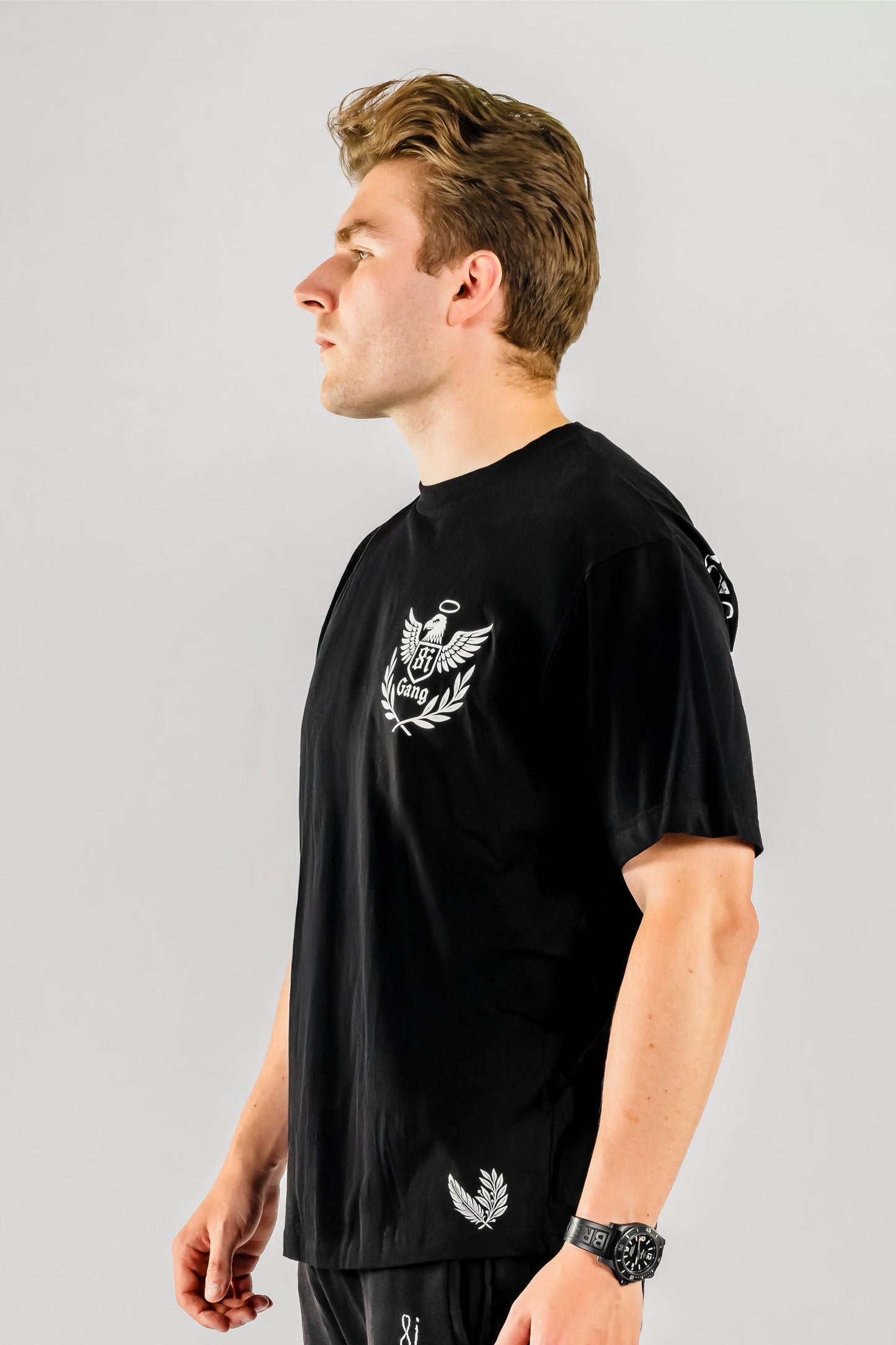 𝐏𝐟𝐚𝐧𝐝 𝐀𝐧𝐠𝐞𝐥𝐬 𝐀𝐝𝐥𝐞𝐫 𝐓𝐞𝐞 – „𝟖𝐢𝐆𝐚𝐧𝐠“ 𝐀𝐫𝐭𝐰𝐨𝐫𝐤 (𝟐𝟎𝟐𝟓) 🦅